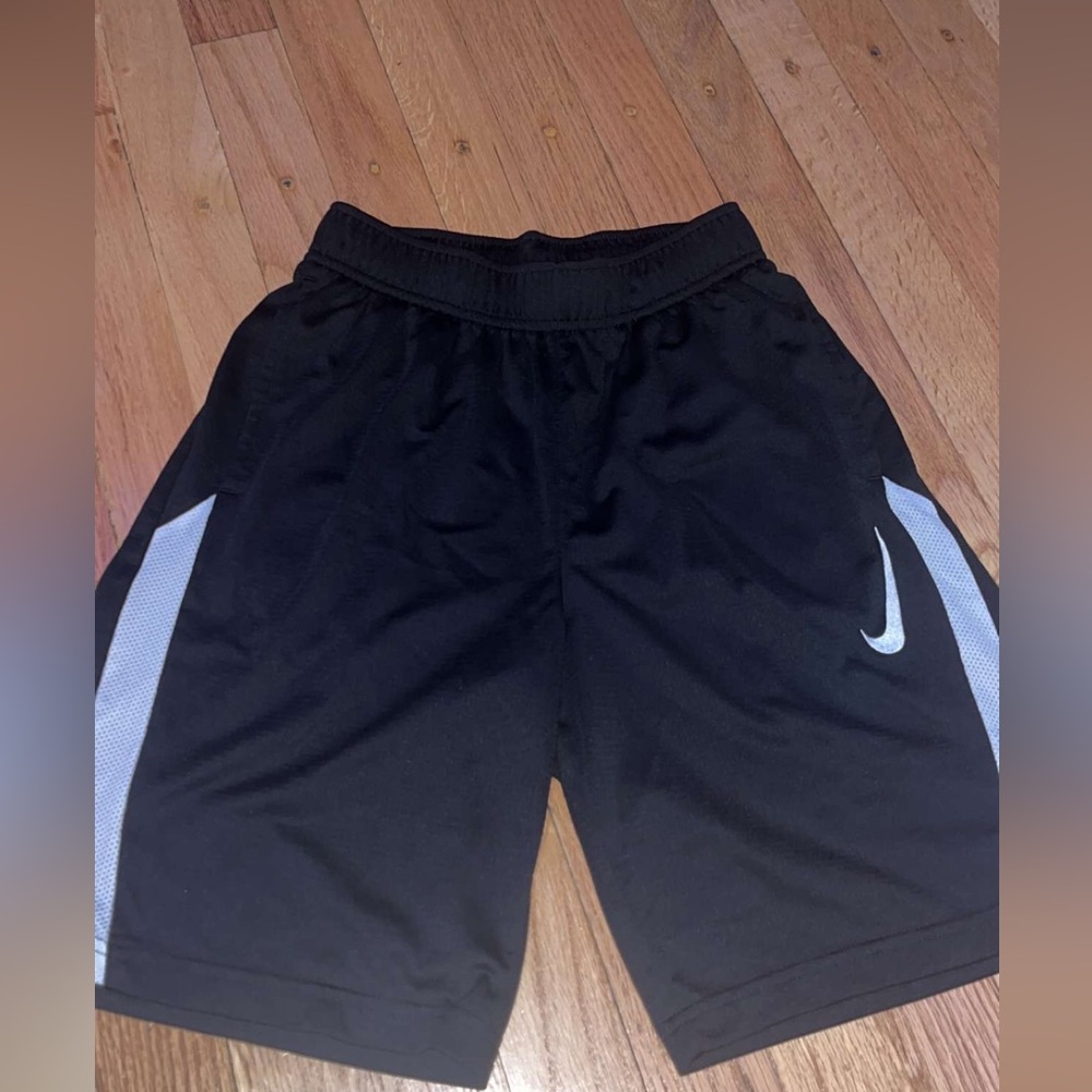 Nike shorts, size L in boys, good condition
